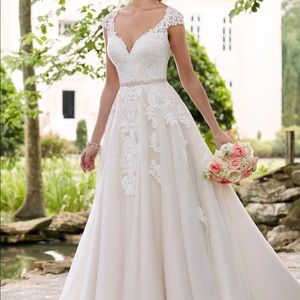NEW WITH TAGS, NEVER ALTERED Stella York Wedding Dress, Style 6391, Size 14